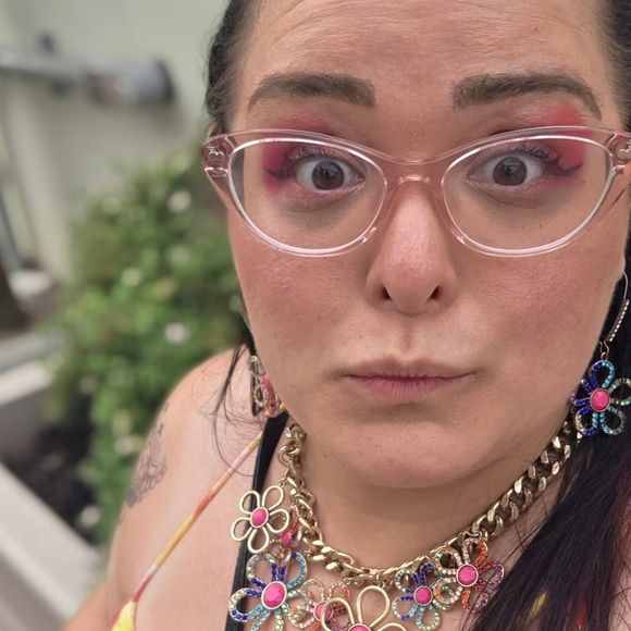 Meet your Posher, Lacie - Picture 1 of 4